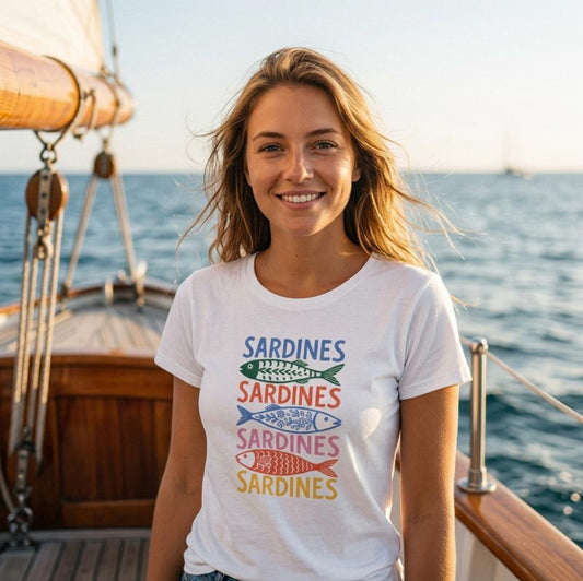 Sardines Shirt | Bunte Fische | Summer Beach Vibes Tee, Premium Damen-T-Shirt, DTG-Druck